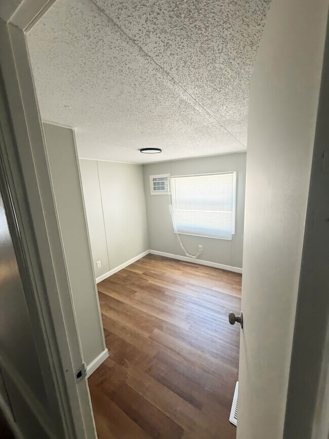 Building Photo - 18 Deerwood Park