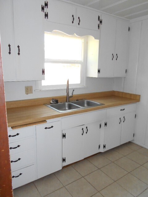 Foto del edificio - Cute 1 Bedroom House In Shasta Lake (Garage NOT Included)
