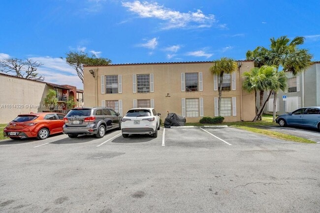 Building Photo - 10804 N Kendall Dr