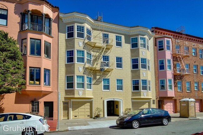 Building Photo - 3366 Pierce St