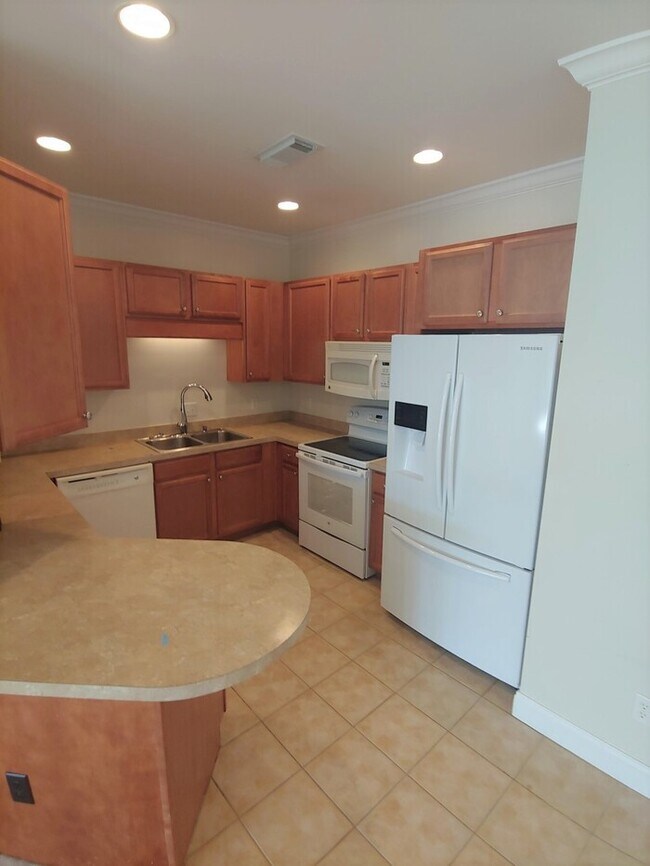 Building Photo - Luxury Gated Condo Complex with pool