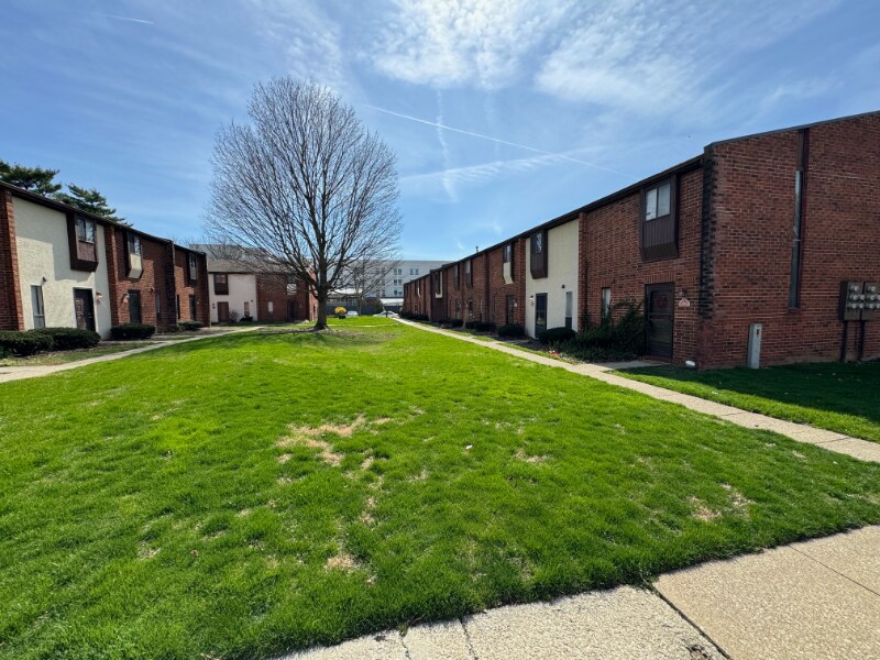 Primary Photo - 22 King Arthur Blvd