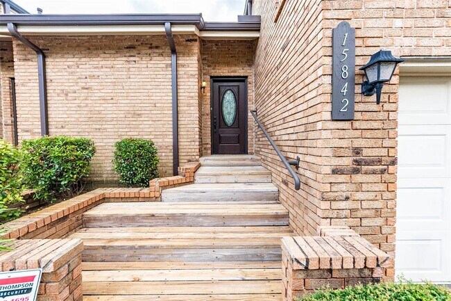 Building Photo - 15842 Seahorse Dr