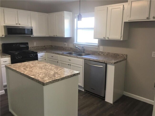 Building Photo - 1594 Parkfield Cir