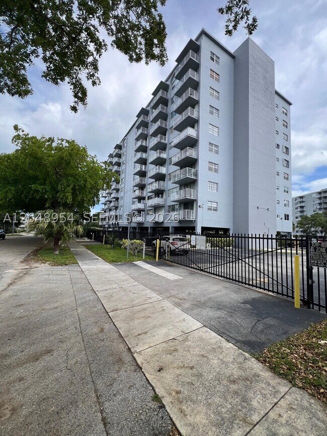 Foto del edificio - 1470 NE 125th Terrace