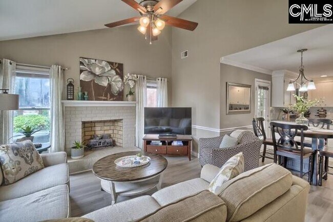 Building Photo - Cute Patio Home