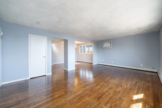 Building Photo - 87 E 21st St