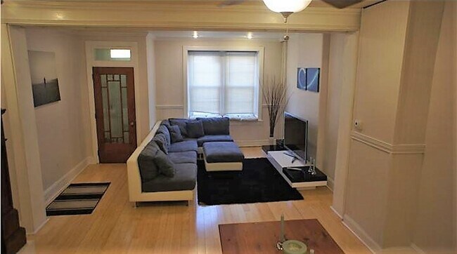 Foto del edificio - Stunning 4-Bedroom Townhouse in the Heart of Manayunk! Available NOW!