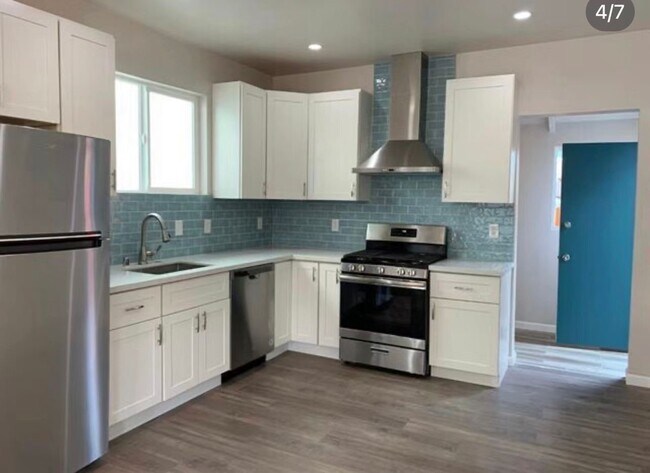 Kitchen - 446 Commercial Ave