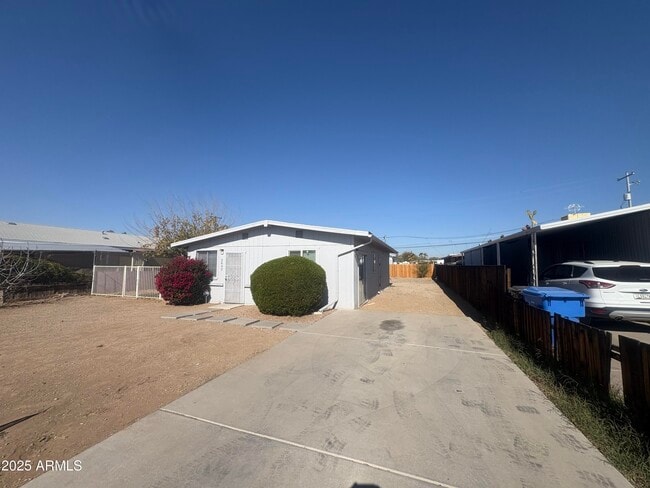 Building Photo - 2642 E Kings Ave