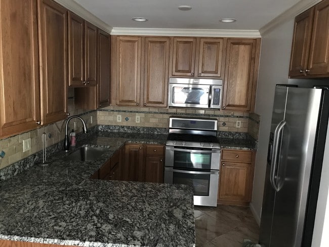Kitchen - 172 Tiffany Ln