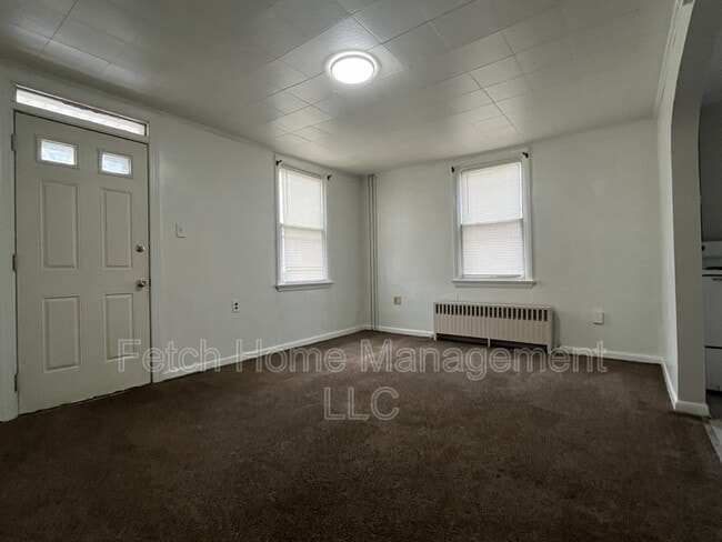 Building Photo - 15 S Front St