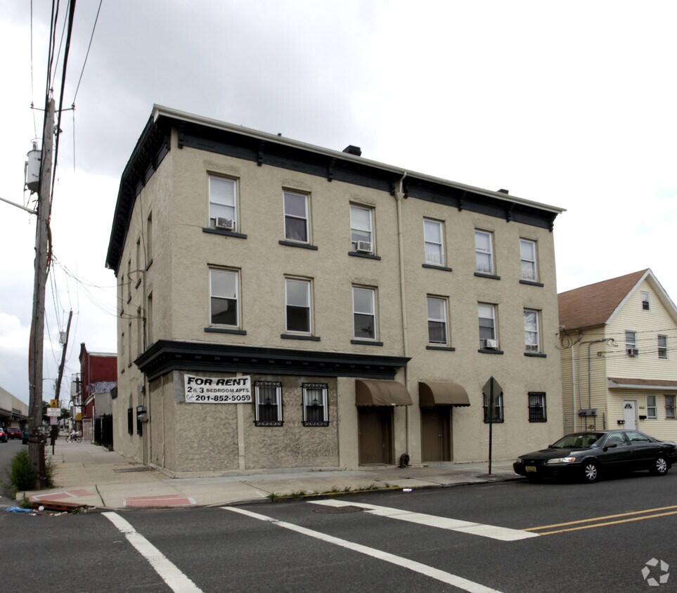 Primary Photo - 400 Livingston St