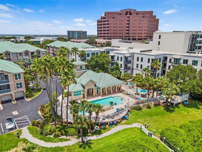 Foto del edificio - 5305 Bay Club Cir