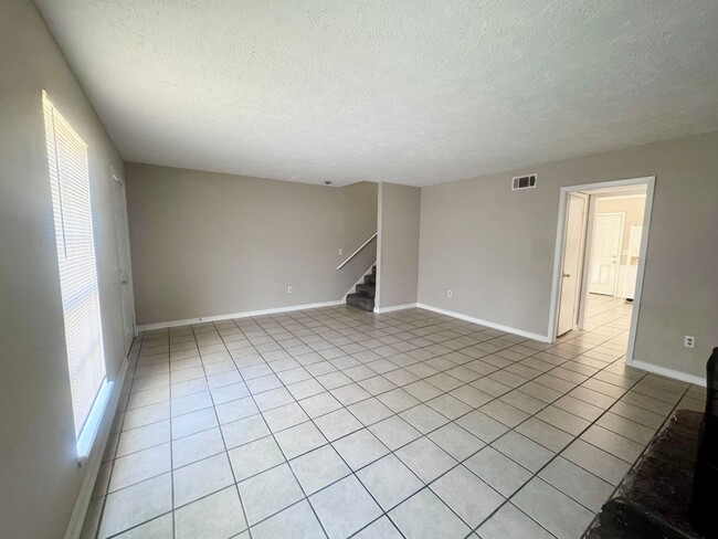 Foto del edificio - 5731 Horton Ave