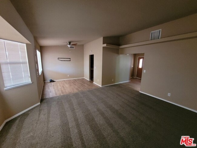 Foto del edificio - 9825 Sally Ave