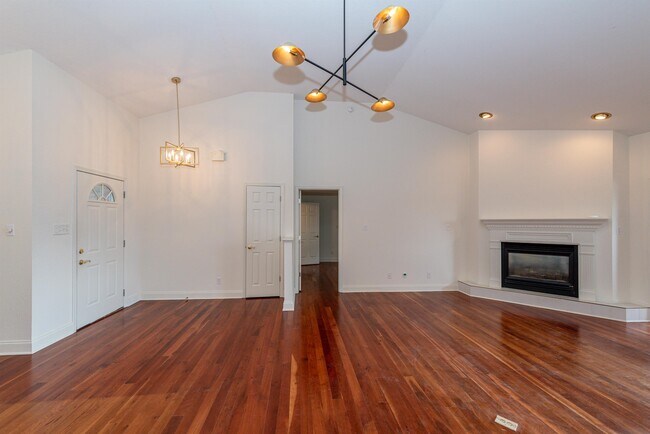 Building Photo - 240 Royal Oaks Dr