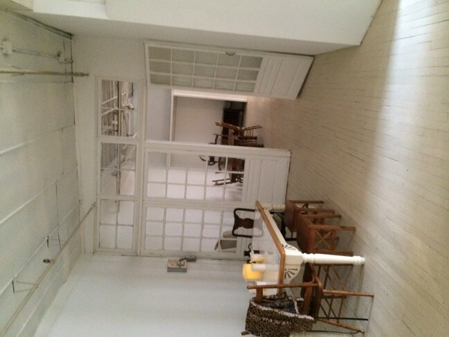 Foto del edificio - 107 N 1st St