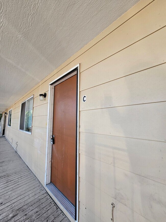 Foto del edificio - Cute 2 bedroom unit on University Dr.