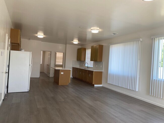 Building Photo - 2406-2408 W Avenue 134th (LO)
