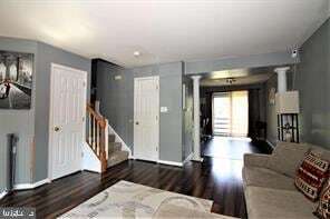 Building Photo - 203 Backridge Ct
