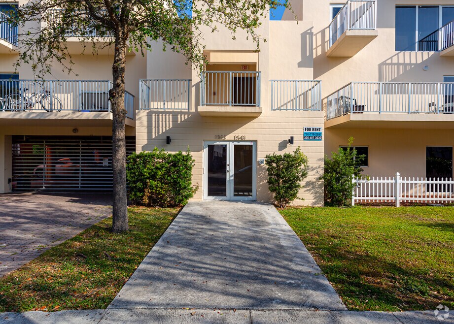 1553 SW 2ND Street