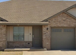 Building Photo - 411 Summit Ridge Dr