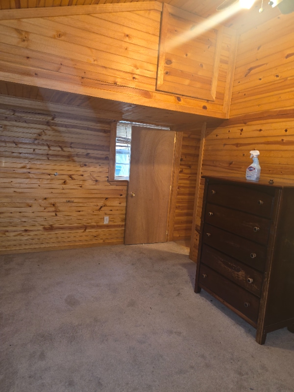 Building Photo - 1960 Saddleback Dr