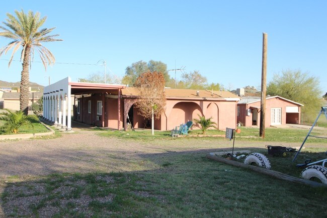 Building Photo - 1325 W Cochise Dr