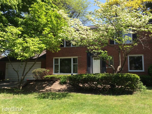 Primary Photo - 27918 California Dr NE