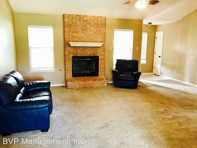 Building Photo - 2109 Red River Dr
