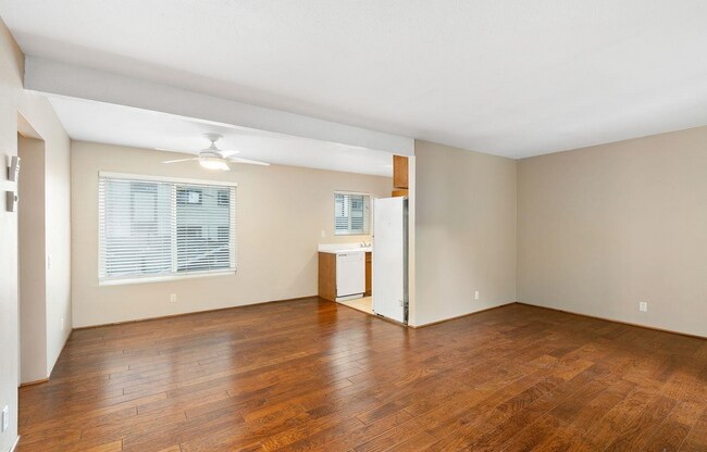 Foto del edificio - Large One Bedroom in University Heights wi...
