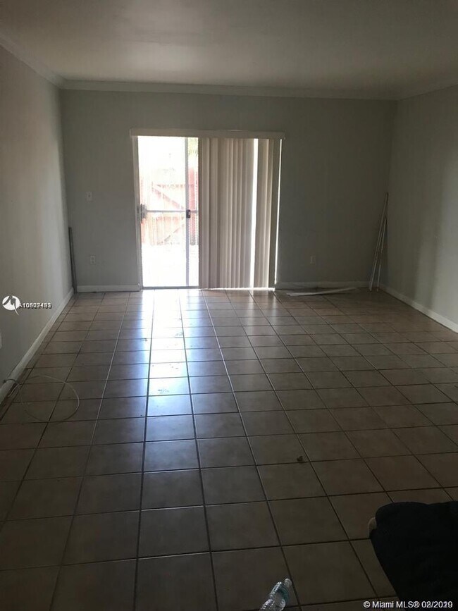 Foto del edificio - 300 NW 107th Ave