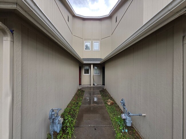 Foto del edificio - 6452 N Conrad Ln