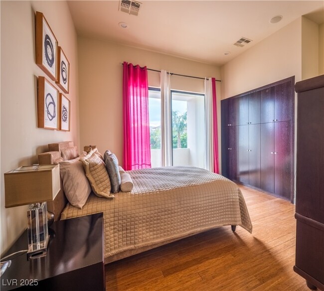 Foto del edificio - 7430 Yonie Ct