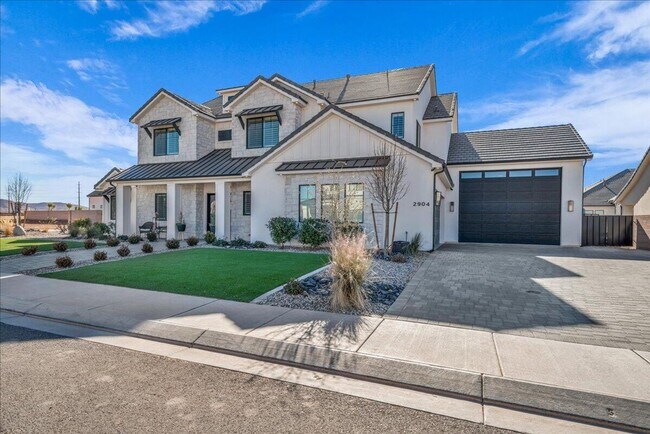 Foto del edificio - Beautiful 6-Bedroom, 5-Bathroom Home for R...