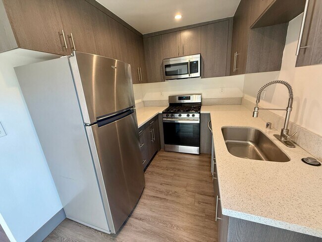 Foto del edificio - 3510 Clarington Ave