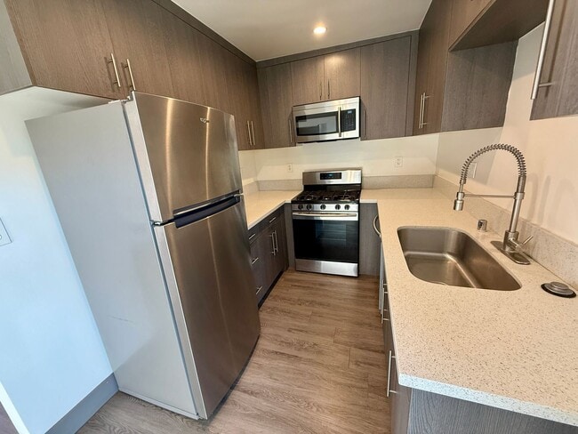 Building Photo - 3510 Clarington Ave