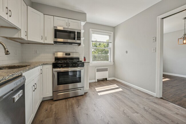 Foto del edificio - 24 Hutton Ave