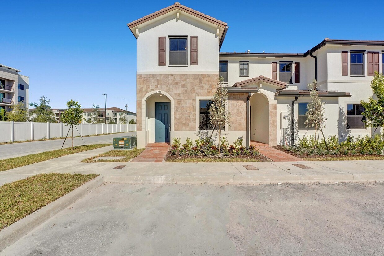Foto principal - 3435 W 112th Ter