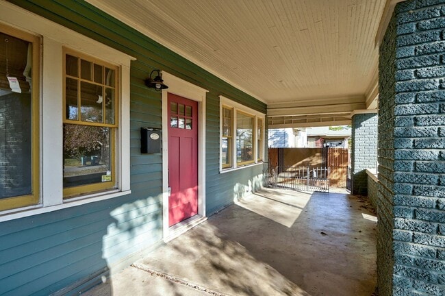 Building Photo - Fantastic Remodeled 4BD/2BTH in the Paseo District