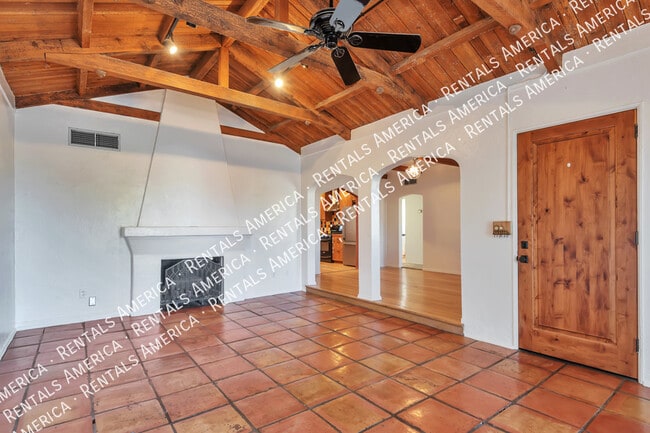 Foto del edificio - 2516 E 4th St