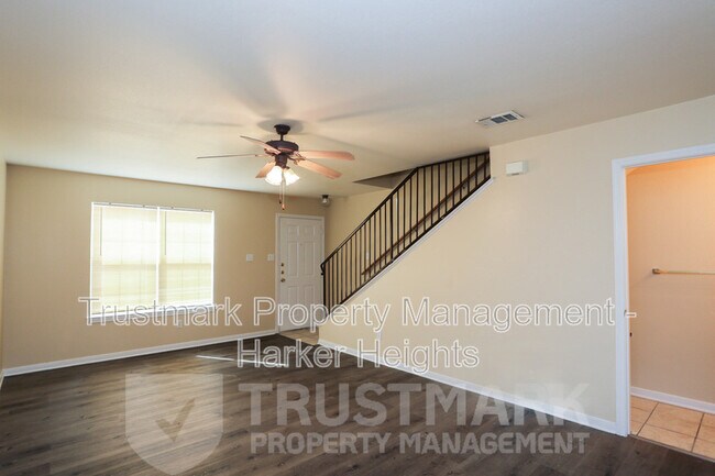 Building Photo - 707 S Amy Ln