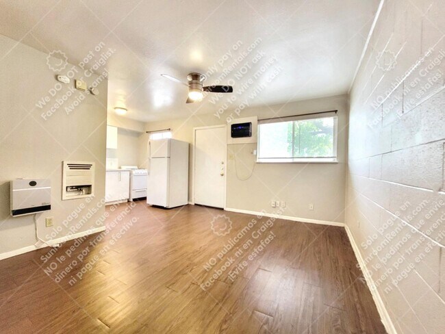 Foto del edificio - 903 Springdale Rd