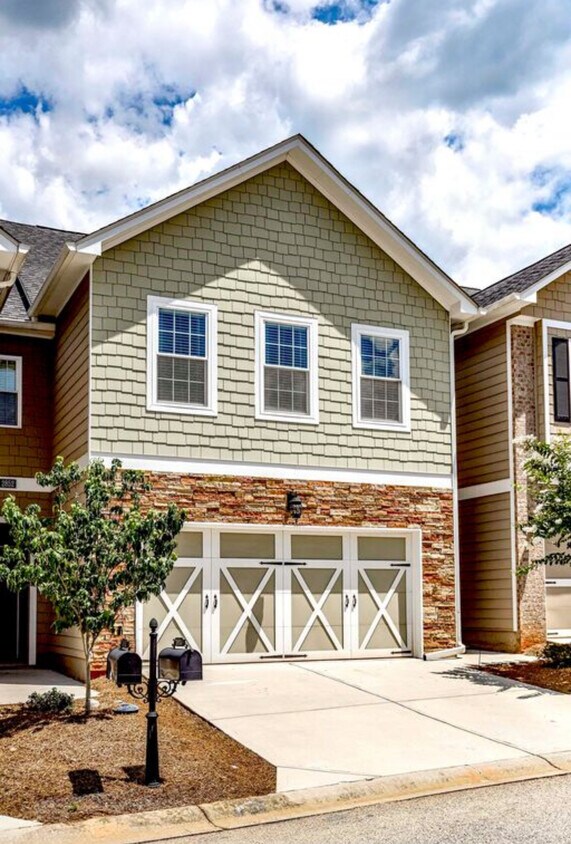 Foto principal - 2854 Jordan Oaks Ln