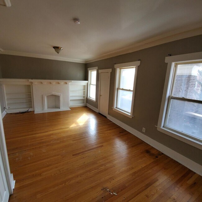 Foto del edificio - 7405 South Eberhart Avenue Unit 2