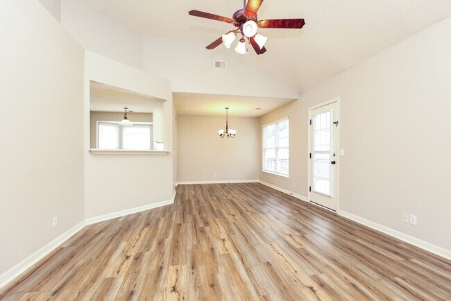 Foto del edificio - 6740 Ascot Dr