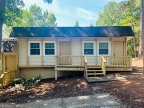Building Photo - 45 Westgate Cir