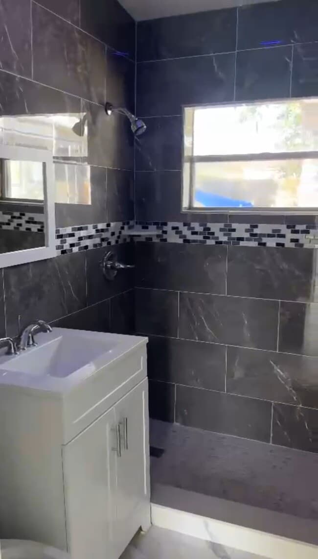 Foto del edificio - 206 Poinciana Cir