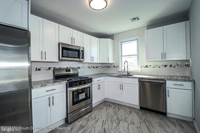 Building Photo - 13 W Wayne Terrace